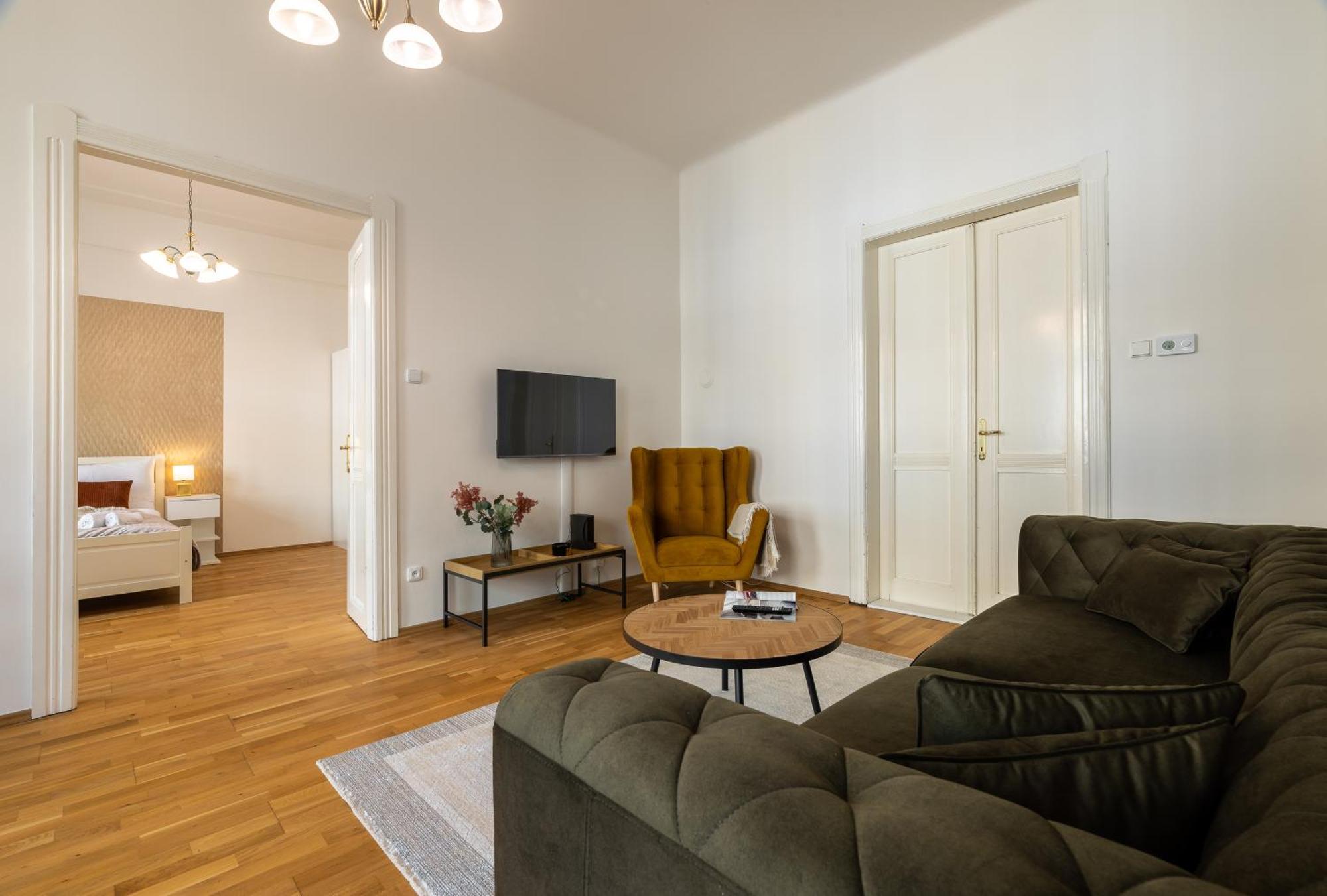 Spacious 2-bedroom In Old Town *