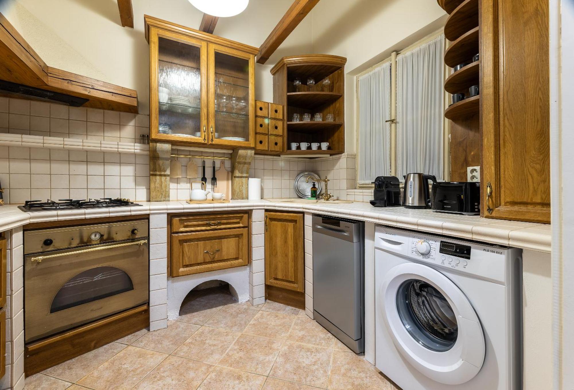 Spacious 2-bedroom In Old Town * Prague