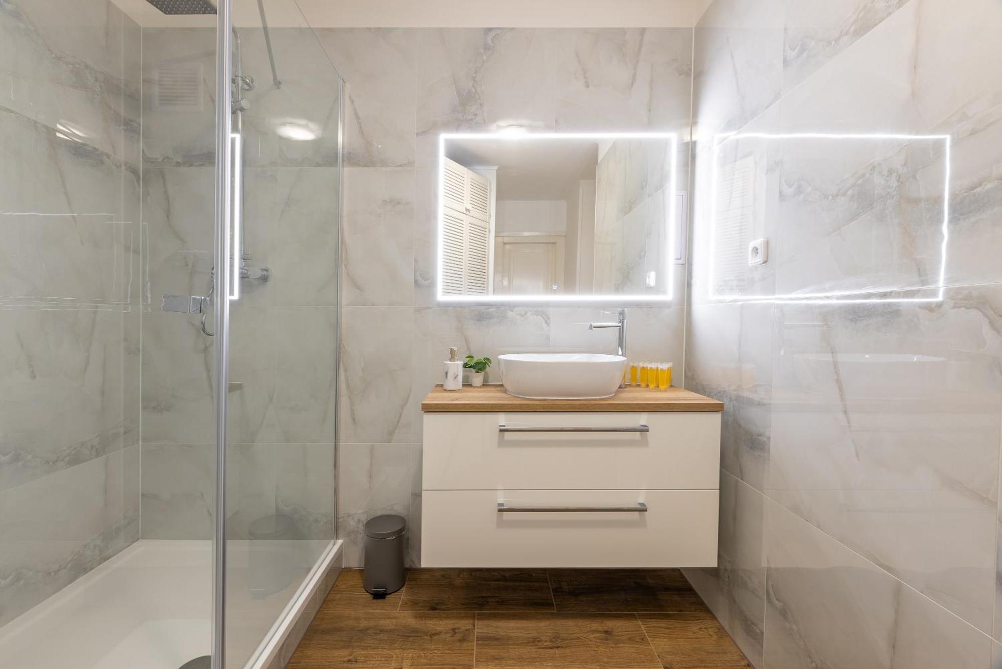 Spacious 2-bedroom In Old Town Apartment