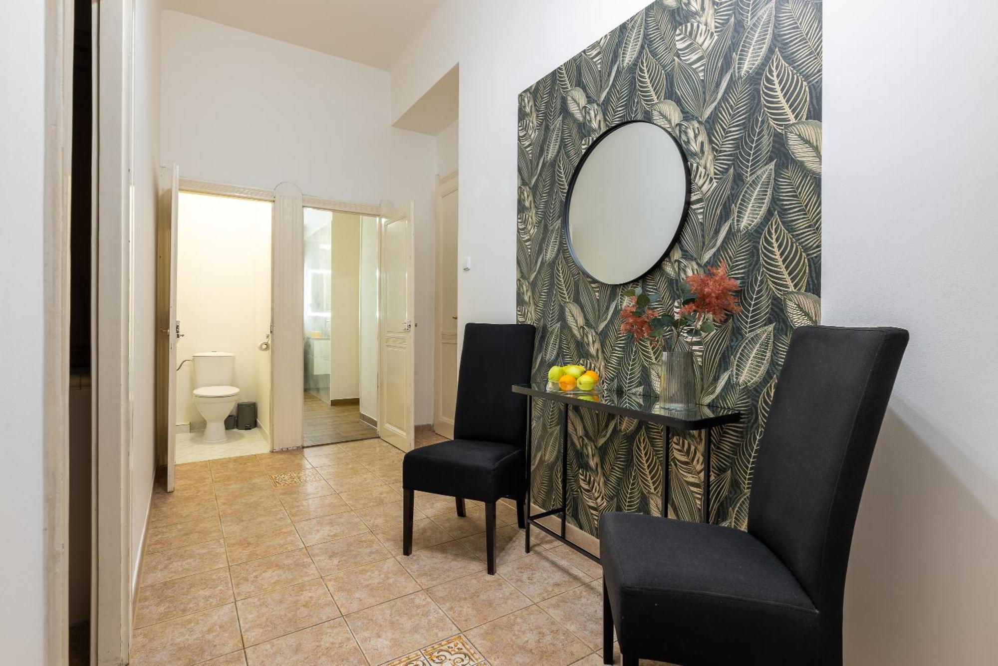 Spacious 2-bedroom In Old Town Apartment